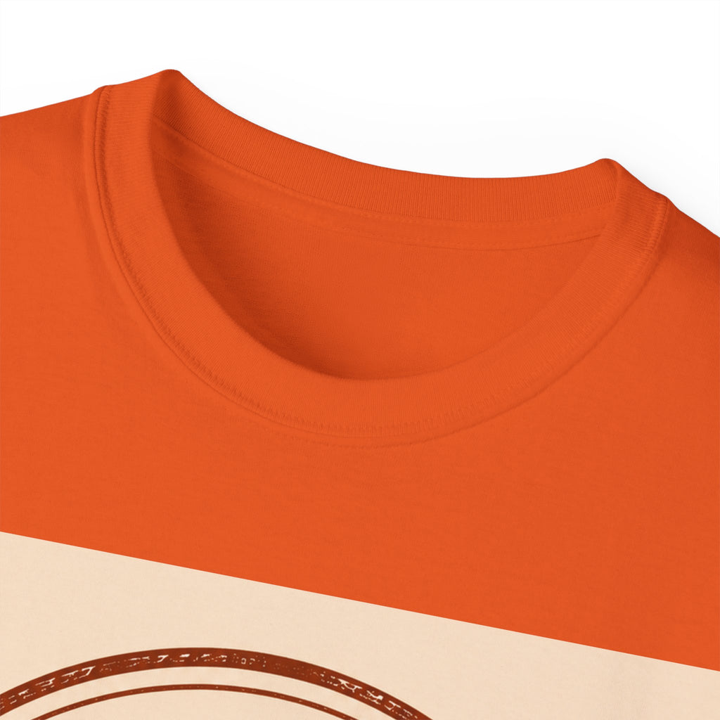 Vintage Badge T‑Shirt — "Dein eigenes Design!" Graphic Tee