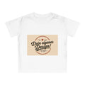 Baby T‑Shirt – "Dein eigenes Design!" Personalized Retro Badge Infant Tee
