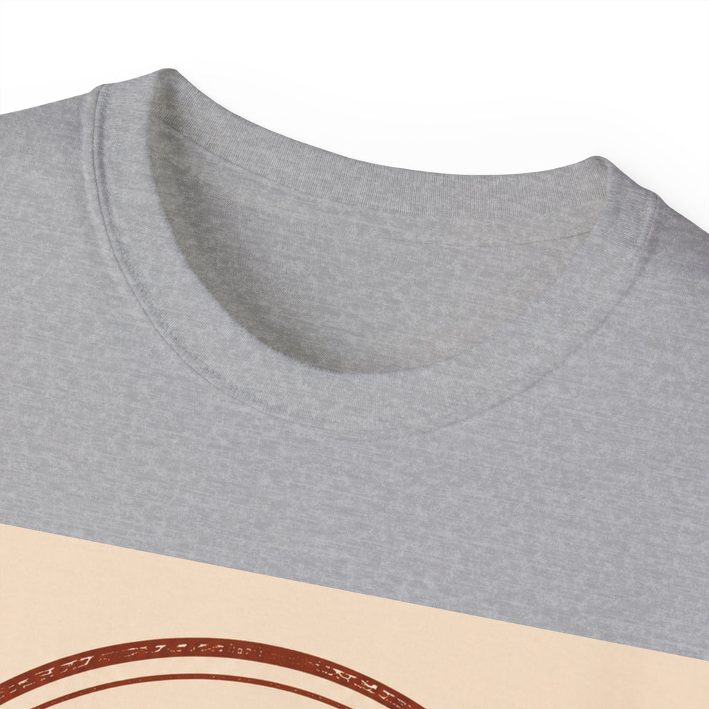 Vintage Badge T‑Shirt — "Dein eigenes Design!" Graphic Tee