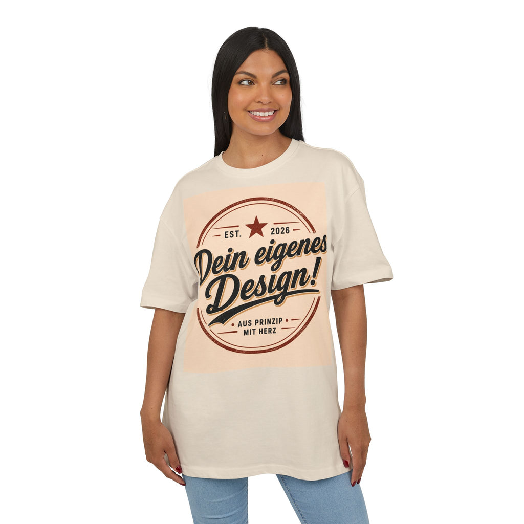 Oversize Tee — "Dein eigenes Design!" Retro Badge Graphic